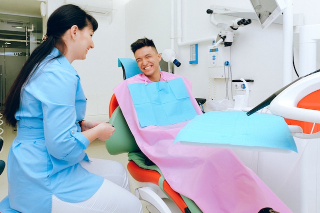 Leia mais sobre o artigo 7 maneiras de melhorar a experiência do paciente em sua clínica odontológica