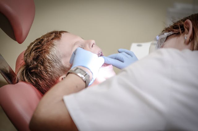 Leia mais sobre o artigo Crise na Odontologia – Dentistas estrangeiros poderão trabalhar no Reino Unido sem fazer exame de qualificação